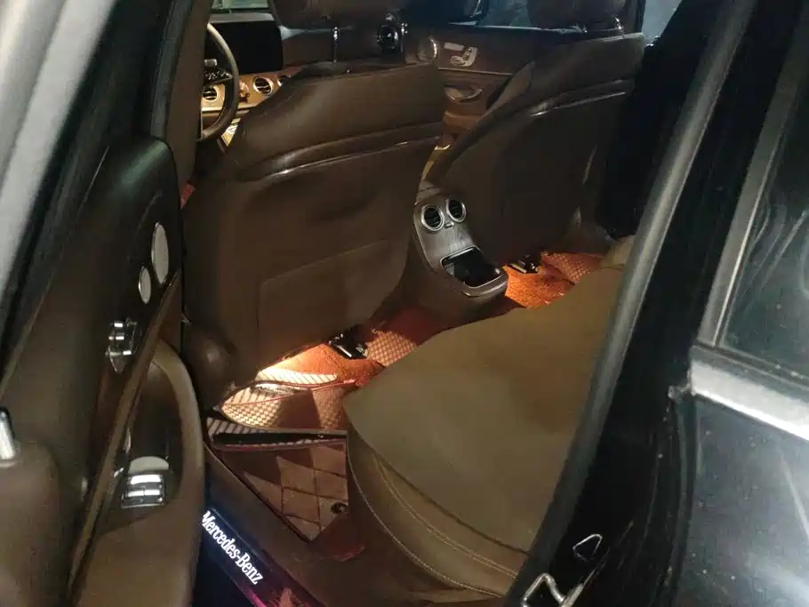 Mercedes-Benz E-Class — миниатюра 11