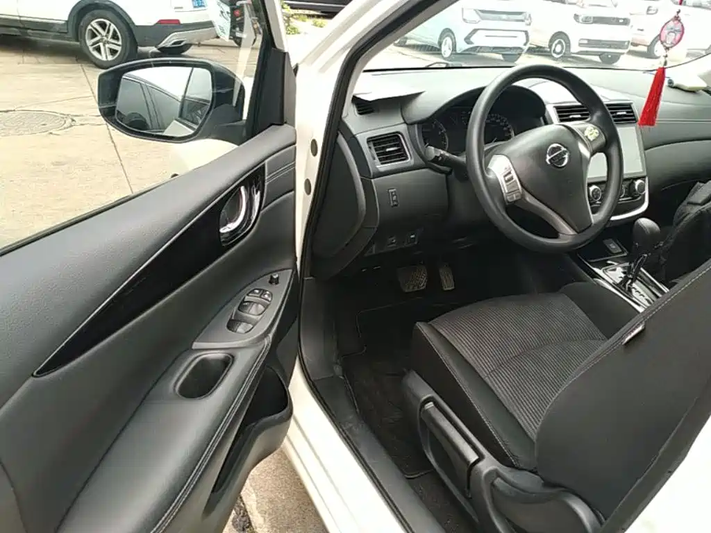 Nissan Tiida — миниатюра 16