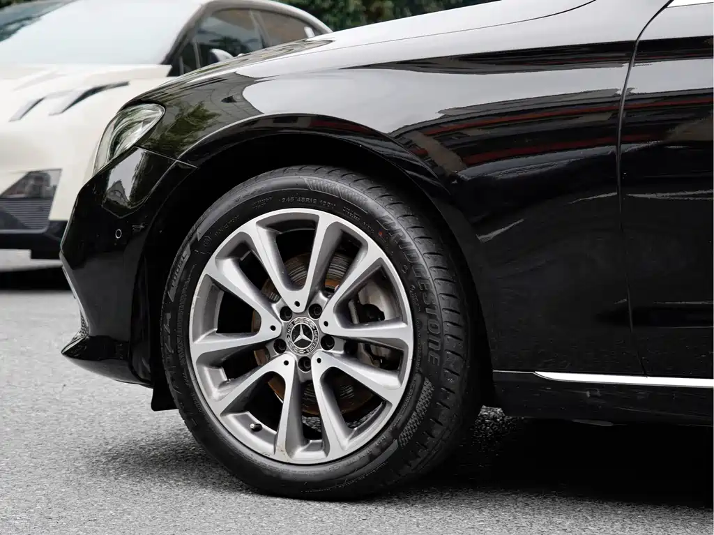 Mercedes-Benz E-Class — миниатюра 8