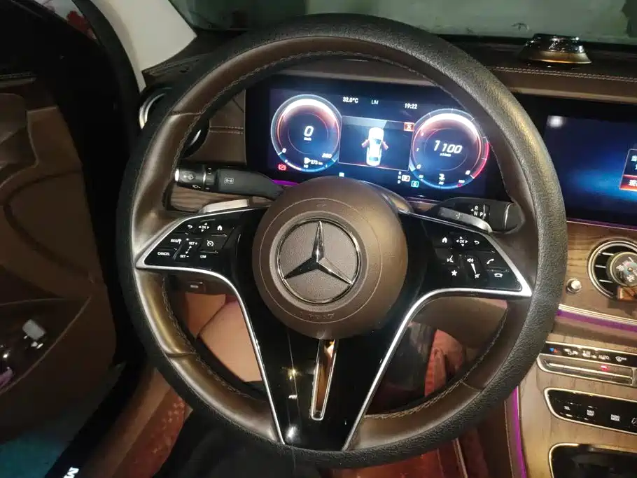 Mercedes-Benz E-Class — миниатюра 15