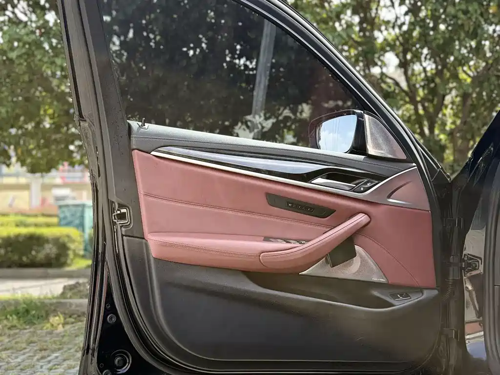 BMW 5 Series — миниатюра 7