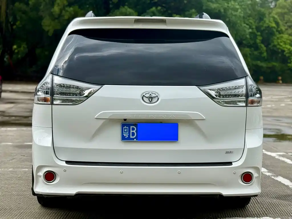 Toyota Sienna — миниатюра 4