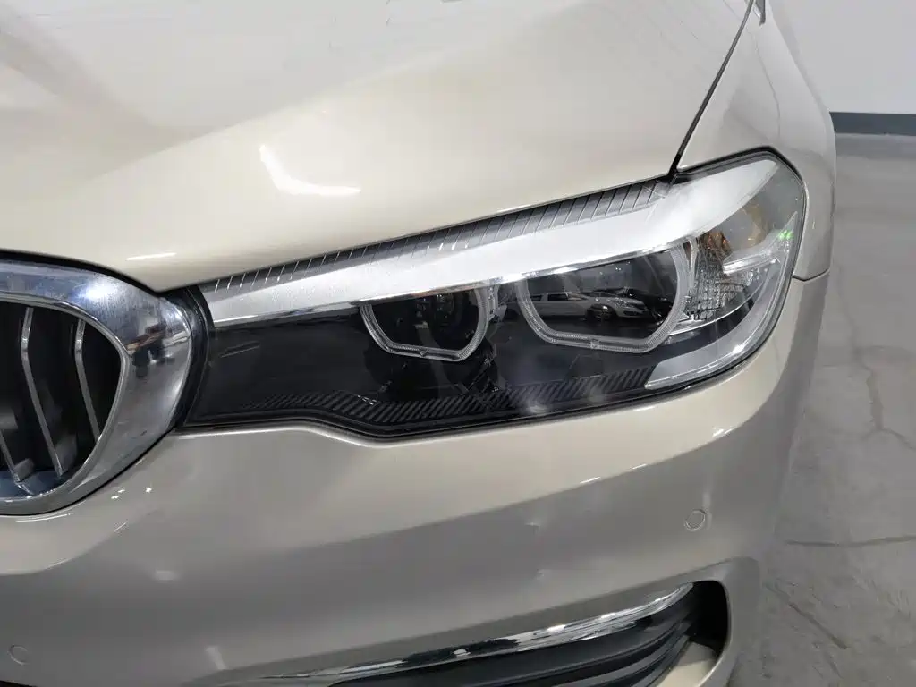 BMW 5 Series — миниатюра 7