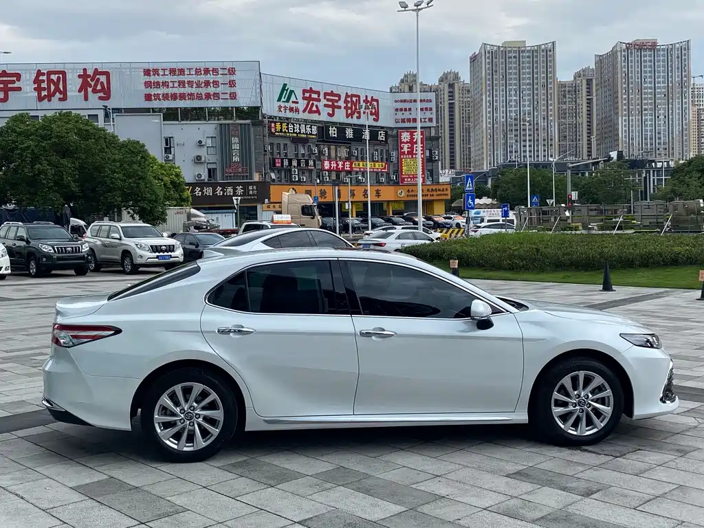 Toyota Camry — миниатюра 5