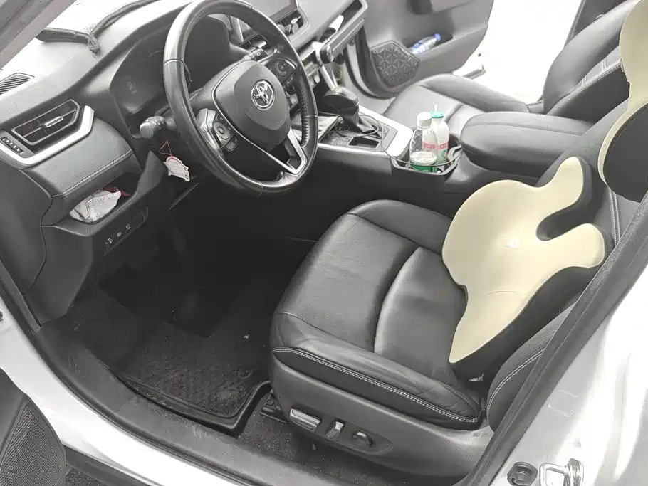 Toyota RAV4 — миниатюра 9