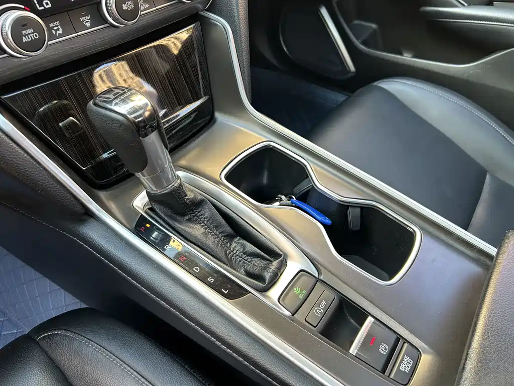 Honda Accord — миниатюра 16