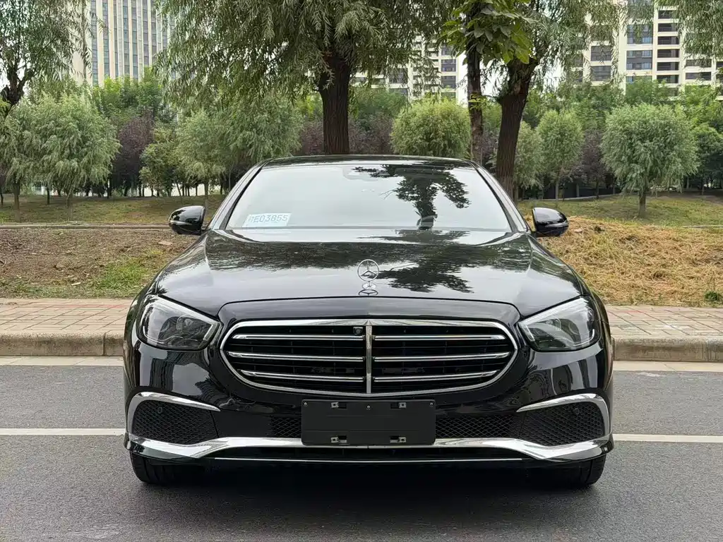 Mercedes-Benz E-Class — миниатюра 2