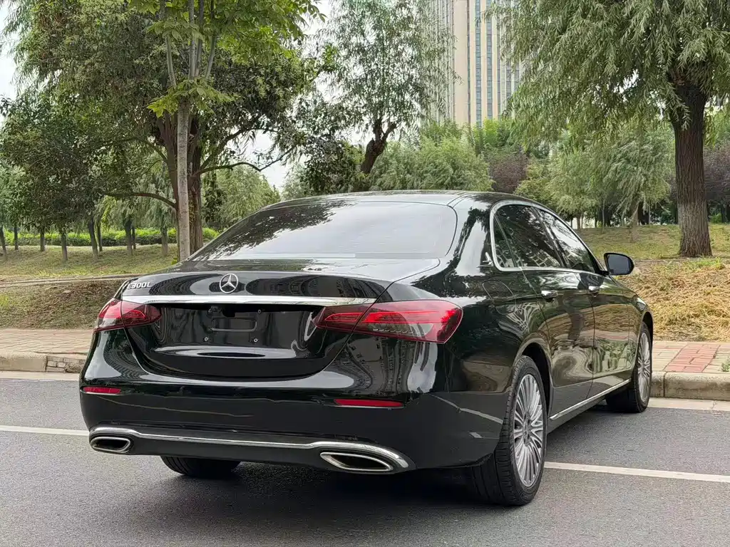 Mercedes-Benz E-Class — миниатюра 9