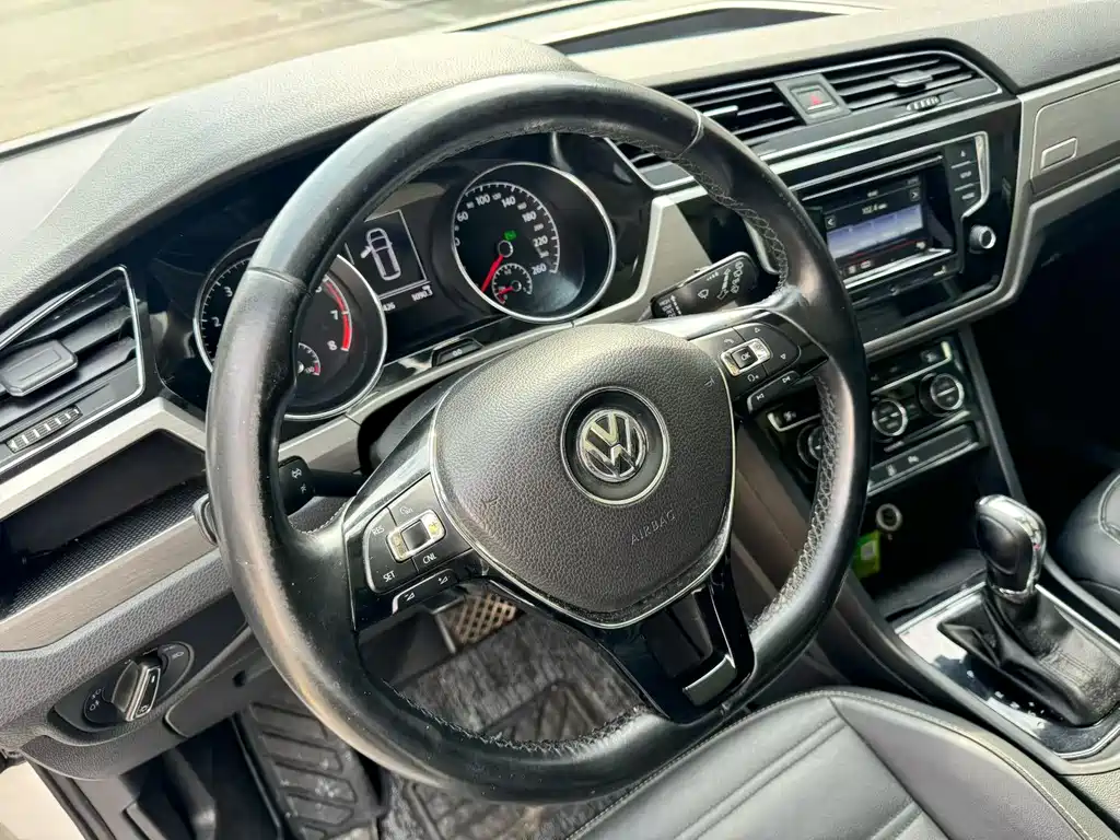 Volkswagen Touran — миниатюра 4