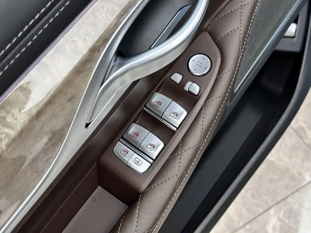 BMW 7 Series — миниатюра 16