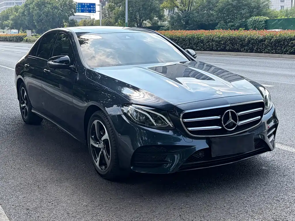 Mercedes-Benz E-Class — миниатюра 7