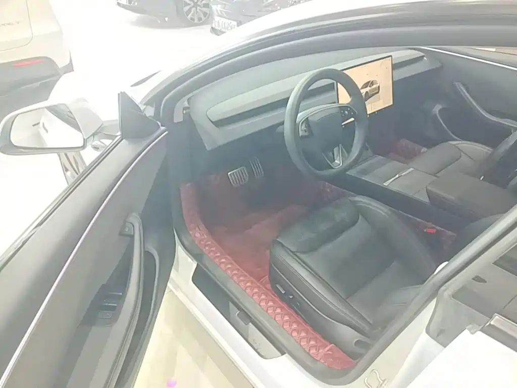 Tesla Model 3 — миниатюра 16