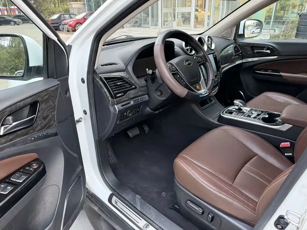 BYD Tang New Energy — миниатюра 5