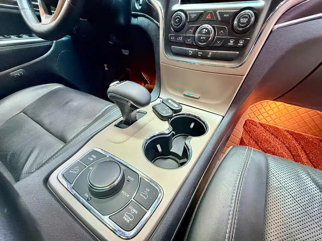 Jeep Grand Cherokee (Import) — миниатюра 12