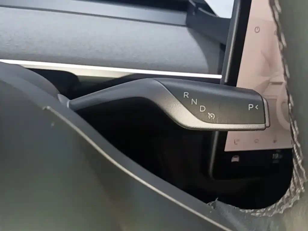 Tesla Model Y — миниатюра 14