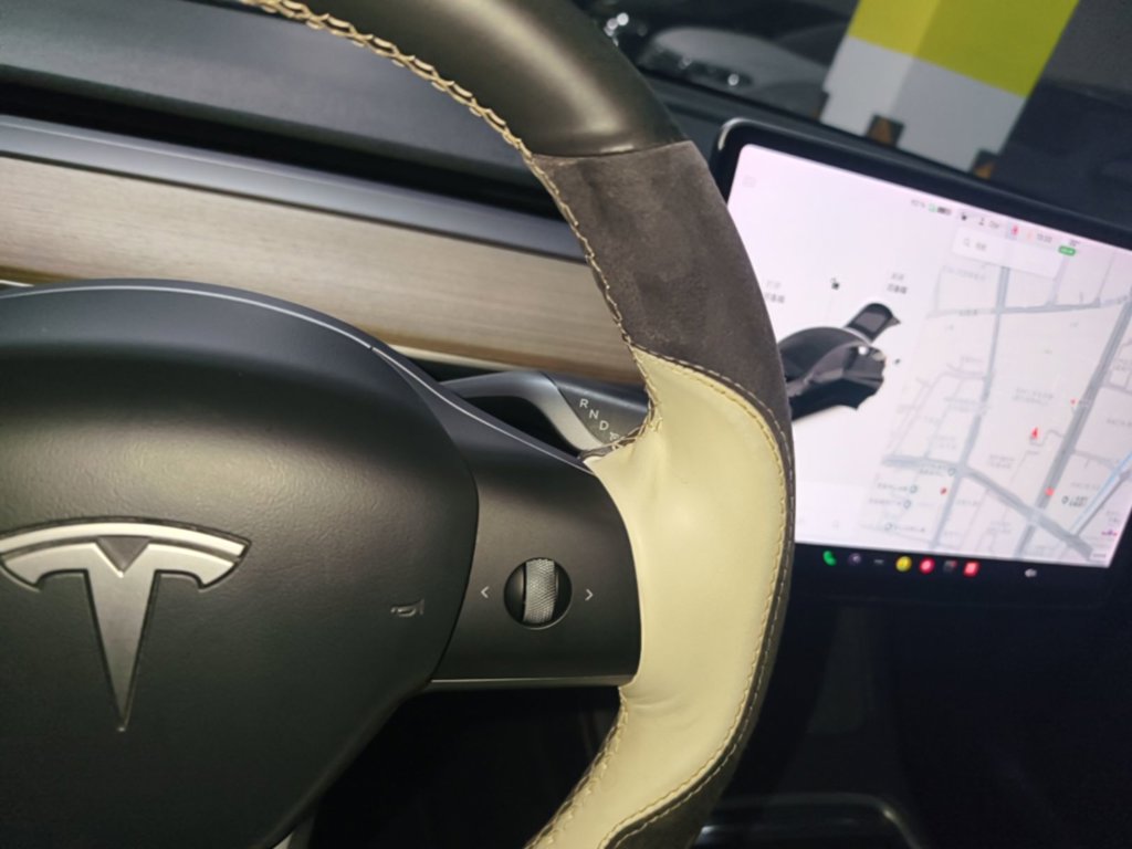 Tesla Model Y — миниатюра 14