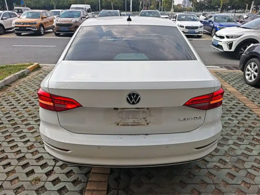 Volkswagen Lavida — миниатюра 6