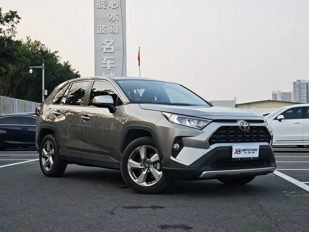 Toyota RAV4 — миниатюра 3