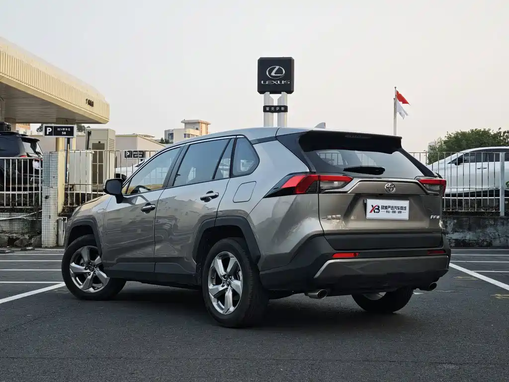 Toyota RAV4 — миниатюра 18