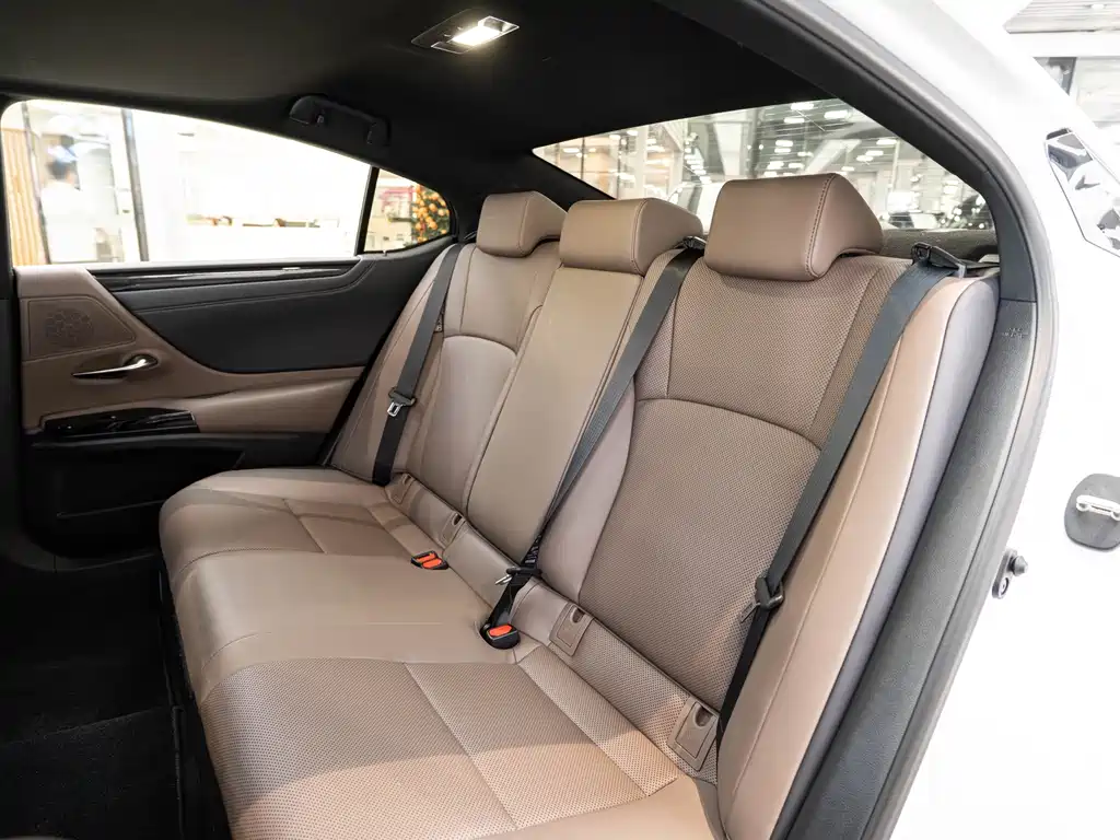 Lexus ES — миниатюра 12