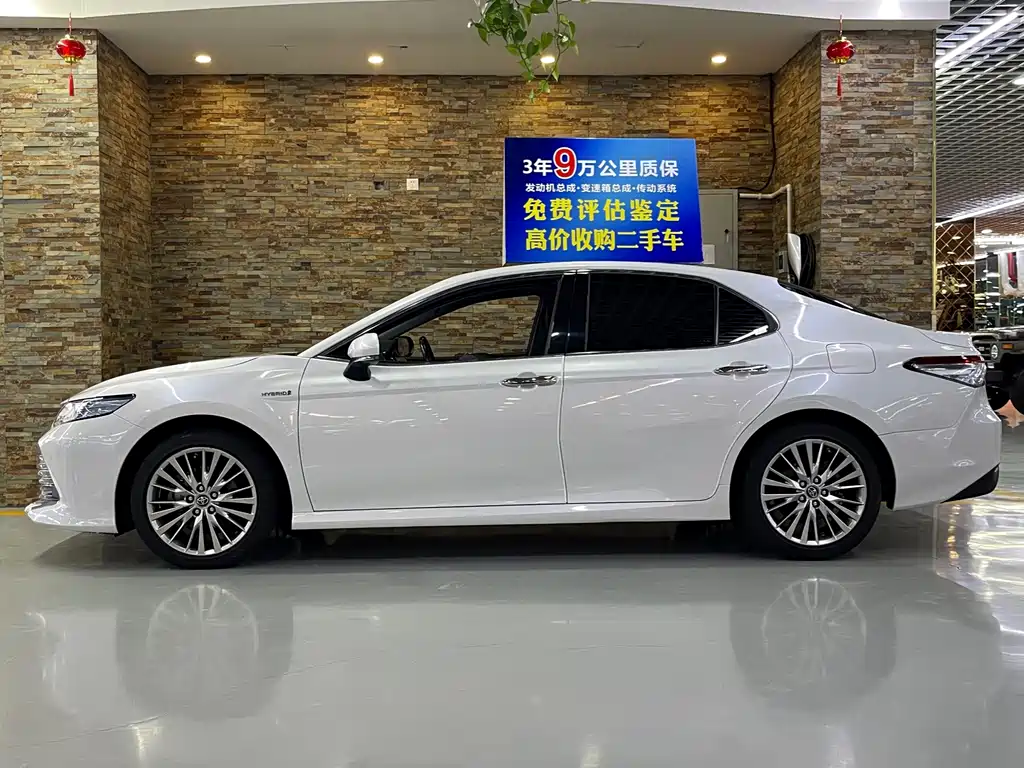 Toyota Camry — миниатюра 3