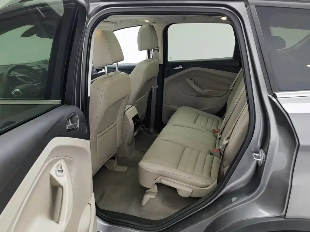 Ford Kuga — миниатюра 15
