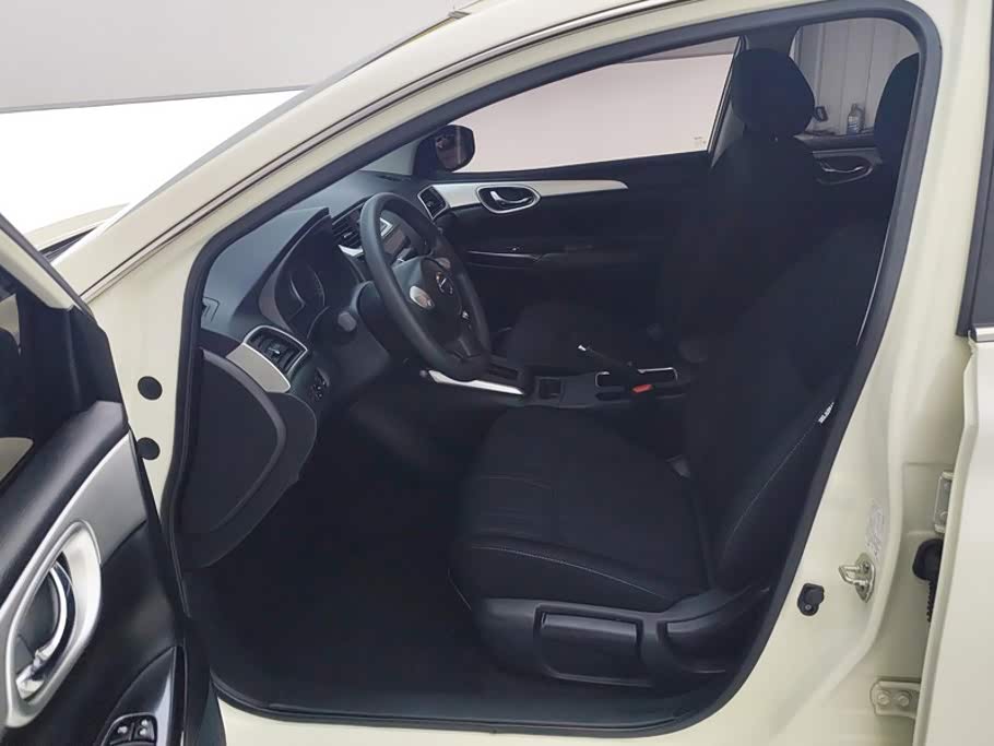 Nissan Sylphy 1.6 л 2024 г. Белый, пробег 48400 км