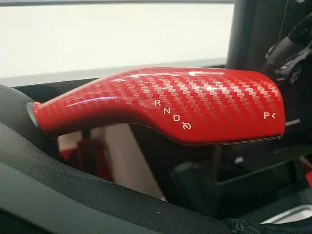 Tesla Model Y — миниатюра 14