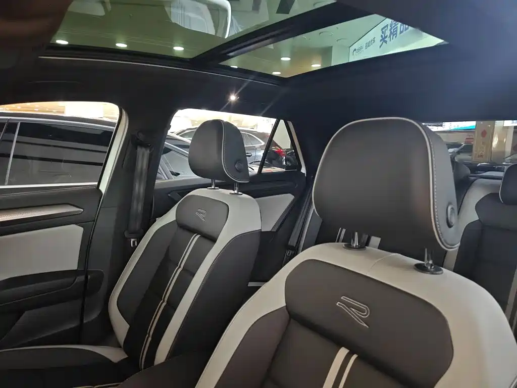 Volkswagen T-Roc — миниатюра 11