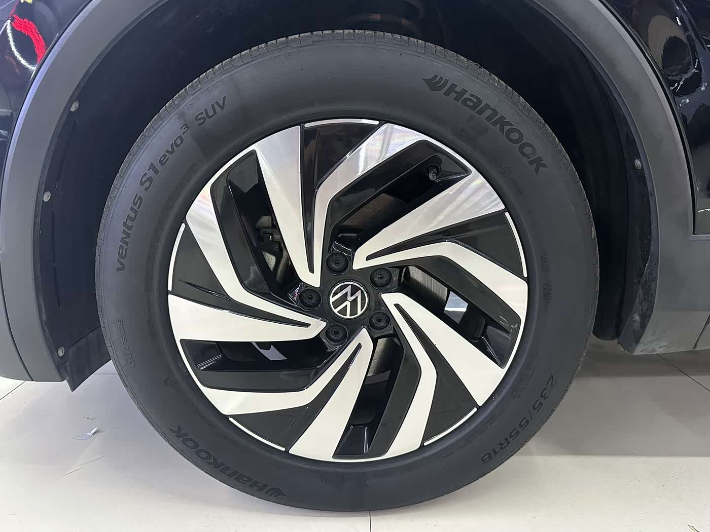 Volkswagen Tiguan L 1.4 л 2022 г. Чёрный, пробег 27000 км
