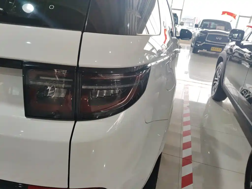Land Rover Discovery Sport — миниатюра 24