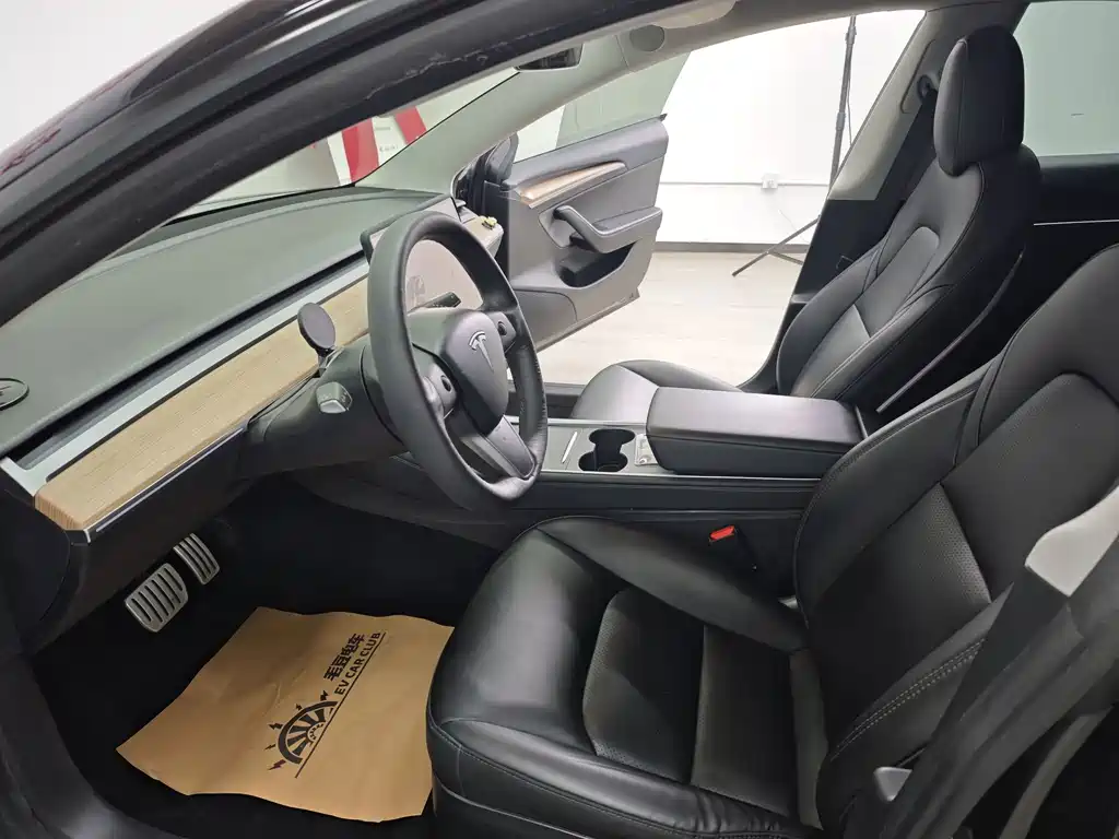 Tesla Model 3 — миниатюра 12