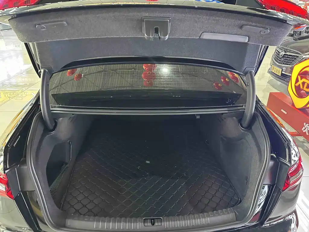Audi A6L — миниатюра 12