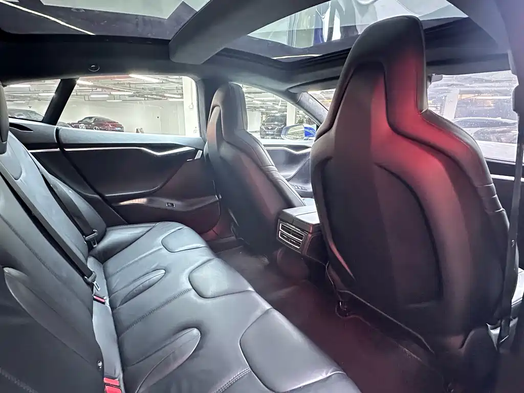 Tesla Model S — миниатюра 10