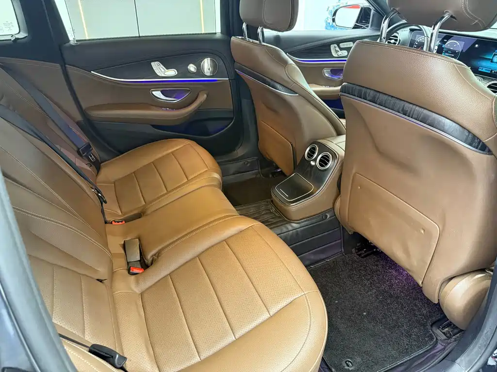Mercedes-Benz E-Class — миниатюра 8