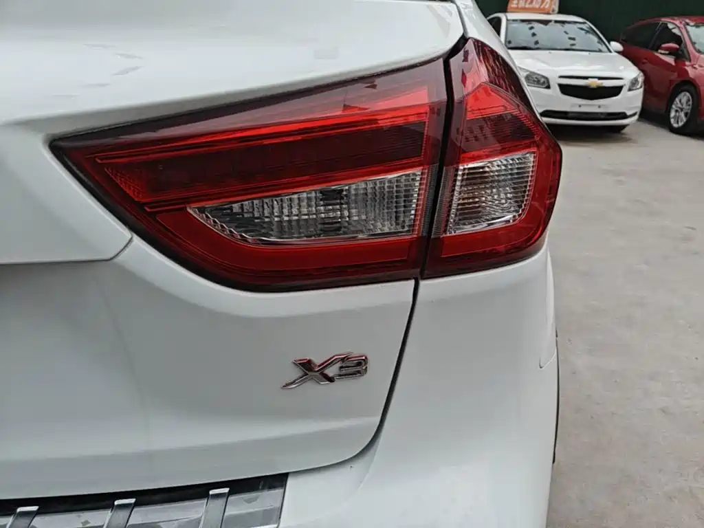 Geely Vision X3 — миниатюра 8
