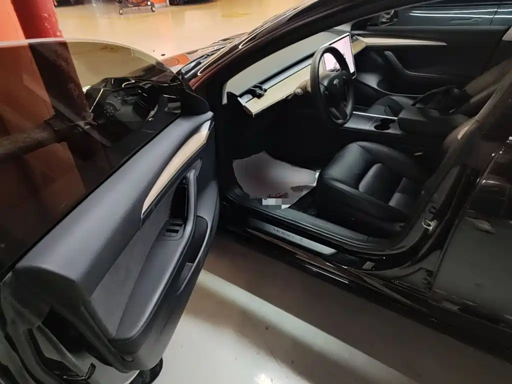 Tesla Model 3 — миниатюра 16