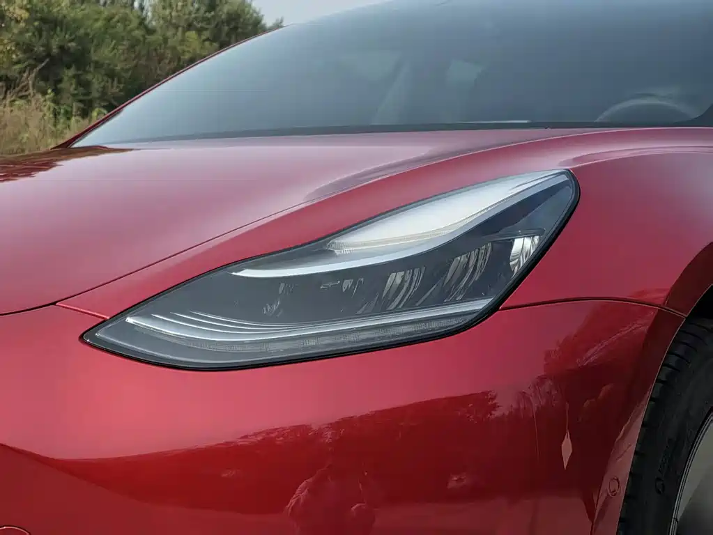 Tesla Model 3 — миниатюра 13