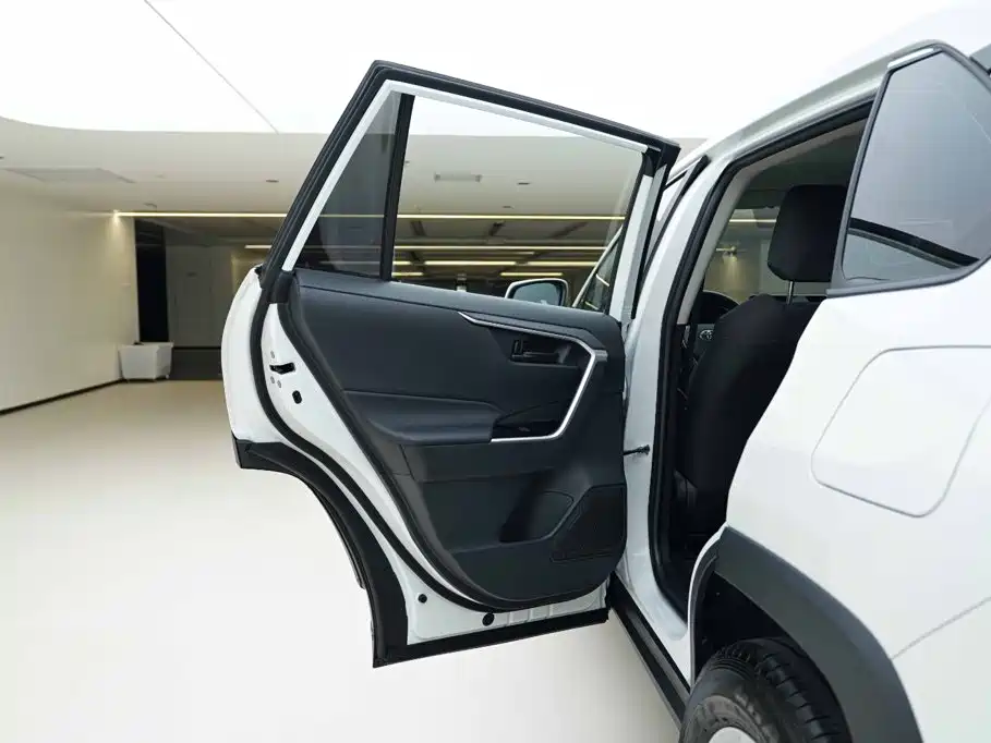 Toyota RAV4 — миниатюра 15