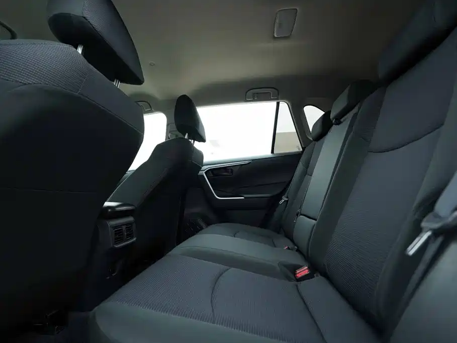 Toyota RAV4 — миниатюра 19
