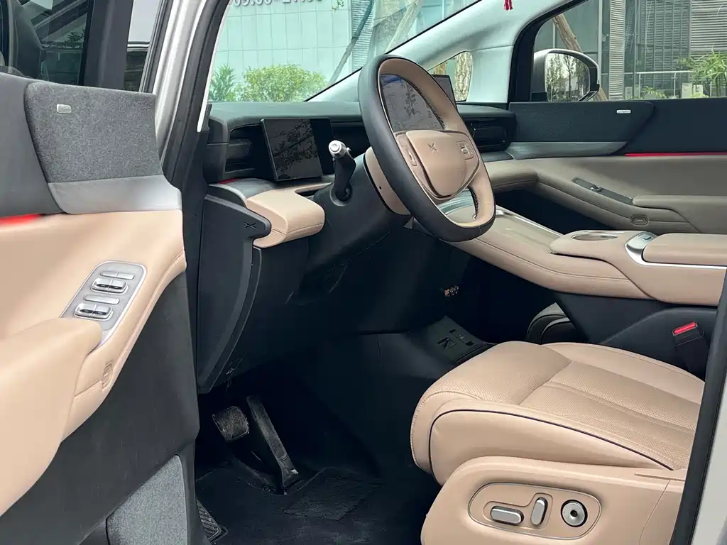 XPeng X9 — миниатюра 6
