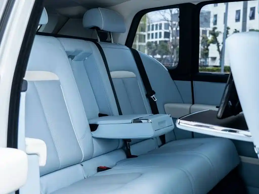 Rolls-Royce Cullinan — миниатюра 17