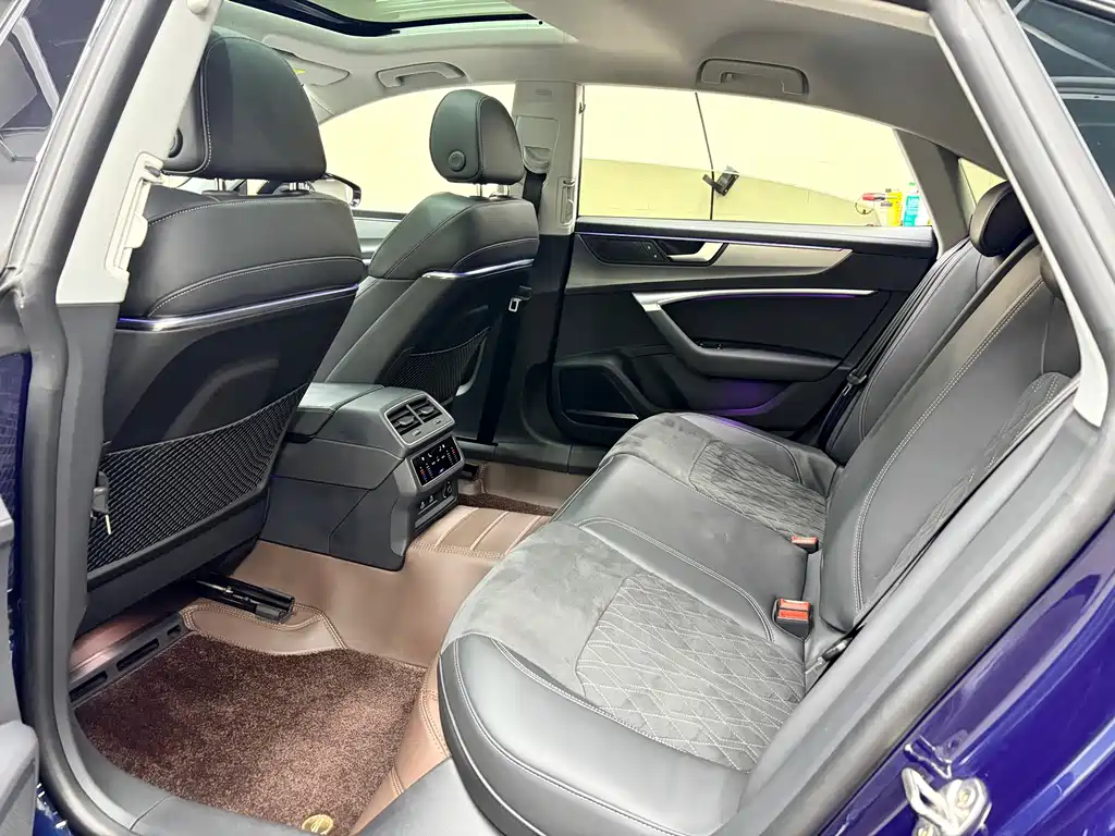 Audi A7L 2024 45TFSI S-line