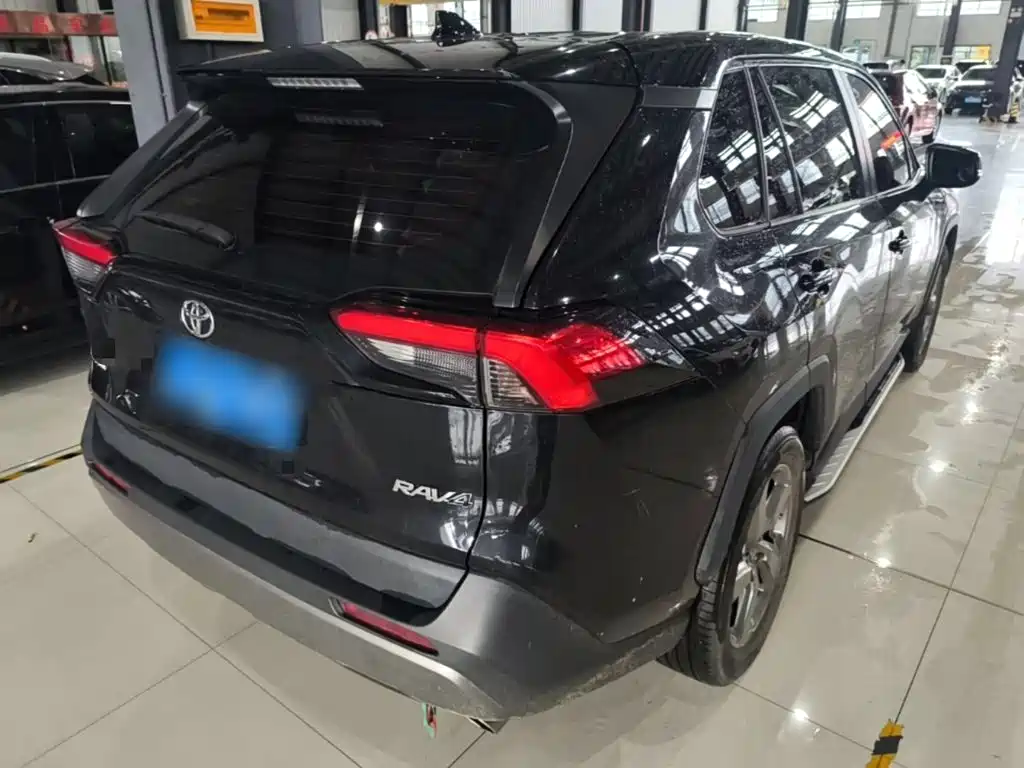 Toyota RAV4 — миниатюра 7