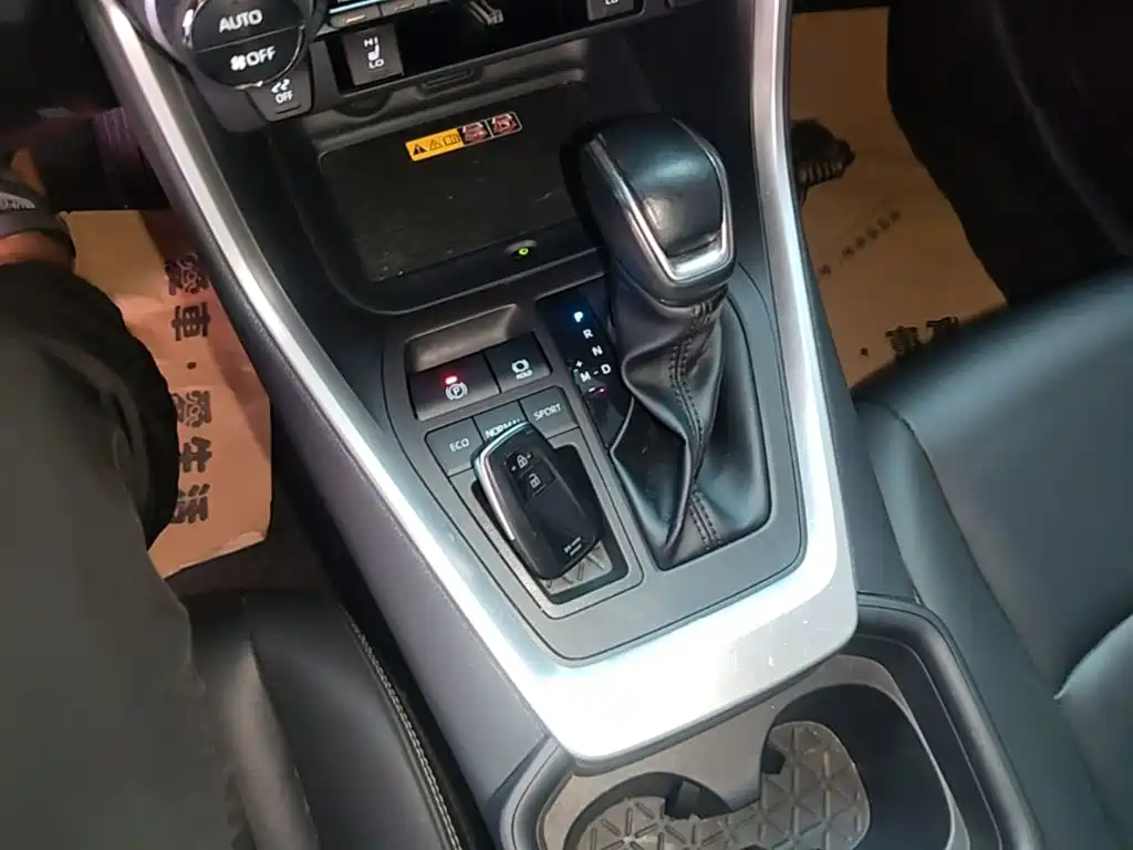 Toyota RAV4 — миниатюра 14