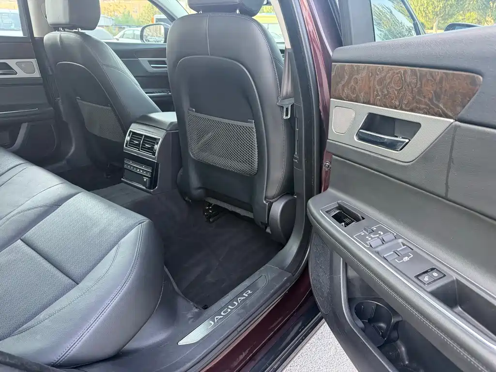 Jaguar XFL — миниатюра 6