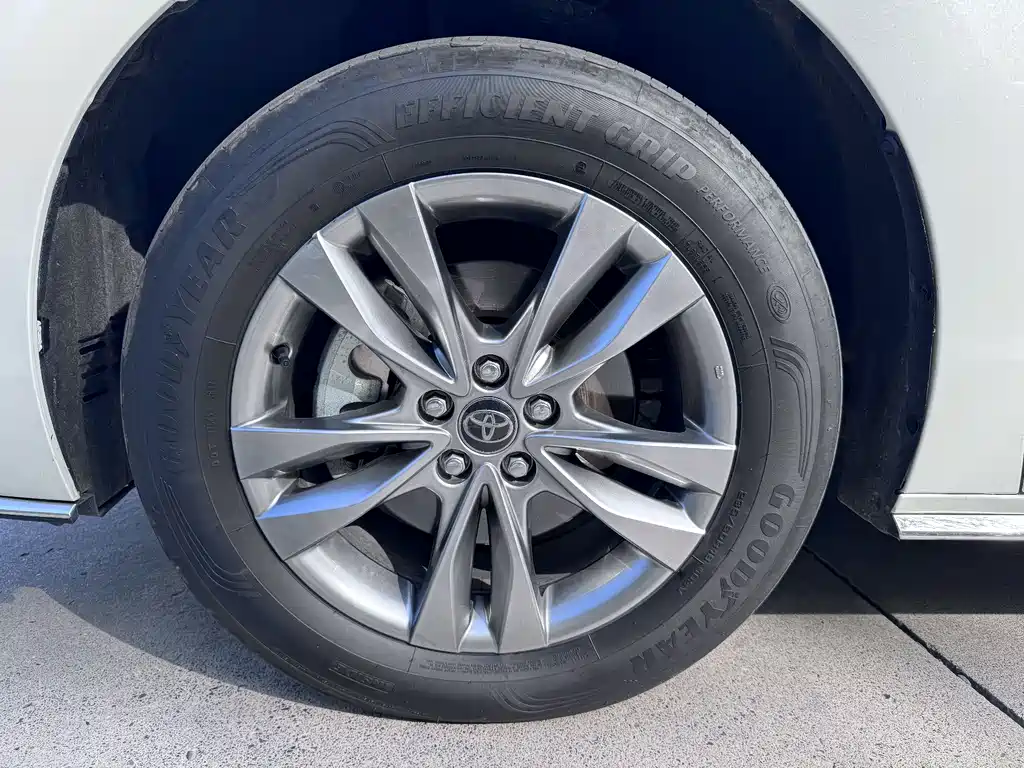 Toyota Sienna — миниатюра 10