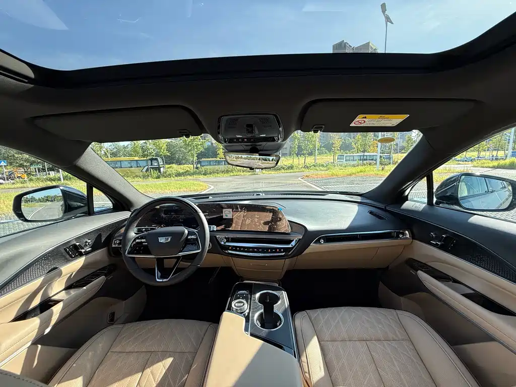 Cadillac Lyriq — миниатюра 11