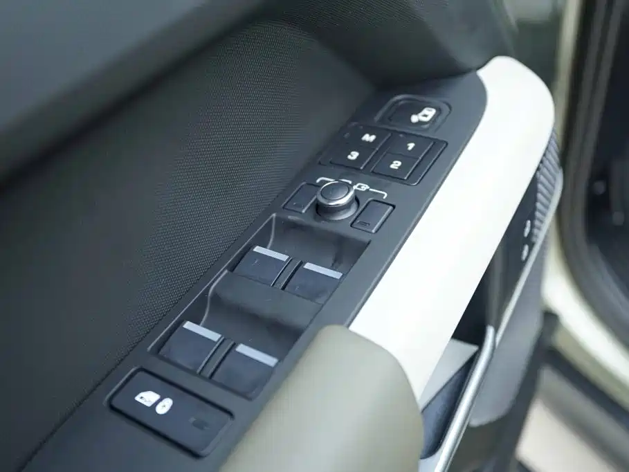 Land Rover Defender — миниатюра 11