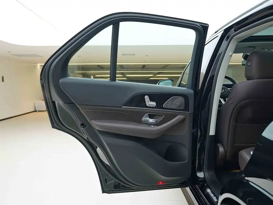 Mercedes-Benz GLE (Import) — миниатюра 16